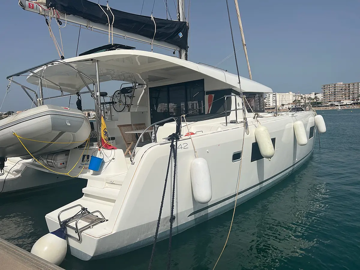 Lagoon 42