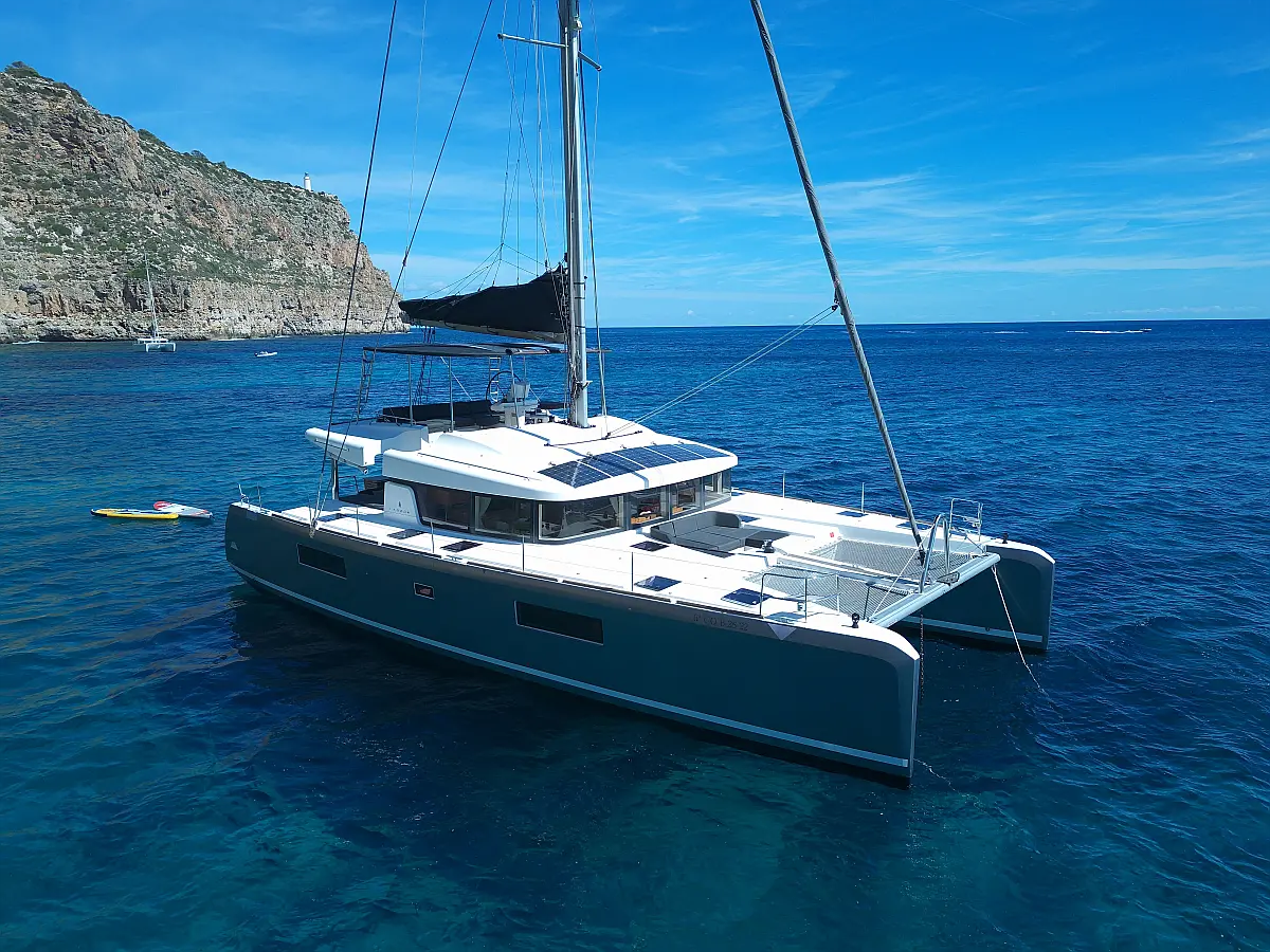 Lagoon 52F ( 5 cabins + crew)