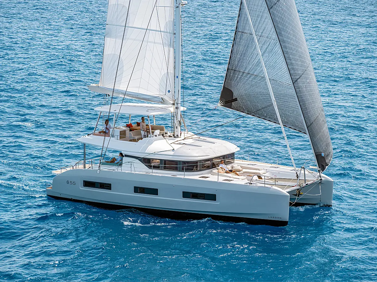 Lagoon 55 (6 cab)